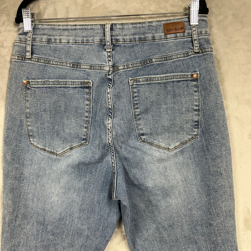Judy Blue Boyfriend Fit Stretch Distressed Jean Sz 16W Light Wash Blue - Picture 6 of 9